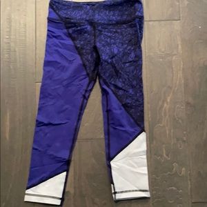 Perception Cropped Legging. Size Small